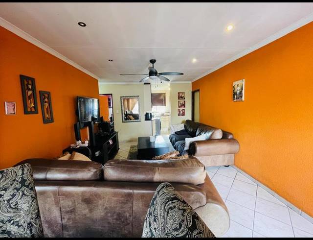 2 BEDROOM HOUSE FOR SALE IN CLAYVILLE